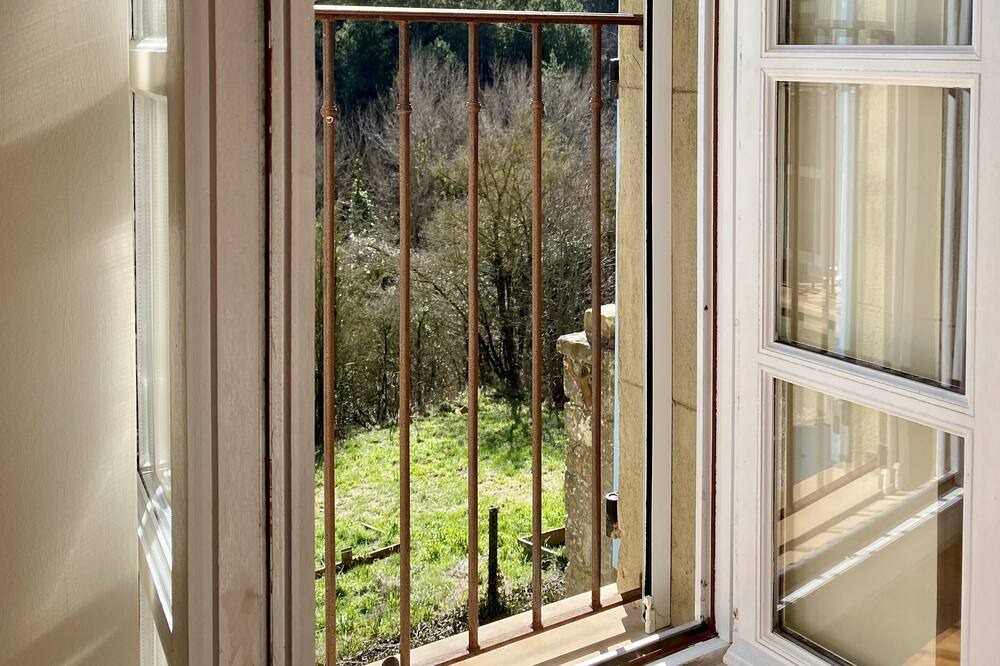 Photo of Patio Balcony in Saint-Just-et-le-Bezu