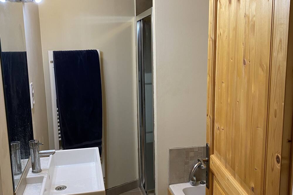 Photo of Bathroom in Saint-Just-et-le-Bezu
