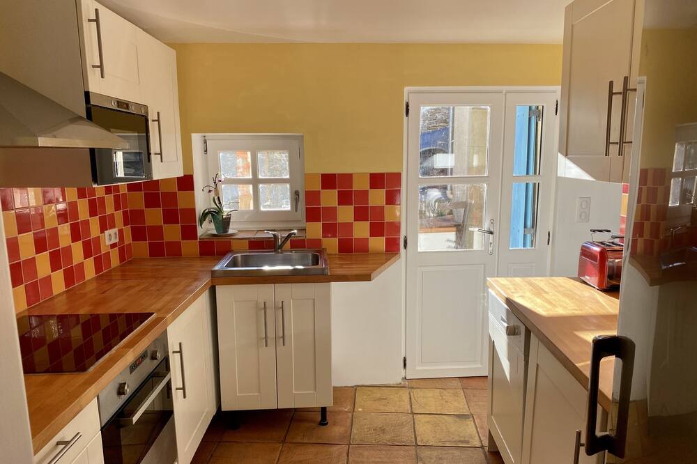 Photo of Kitchen in Saint-Just-et-le-Bezu