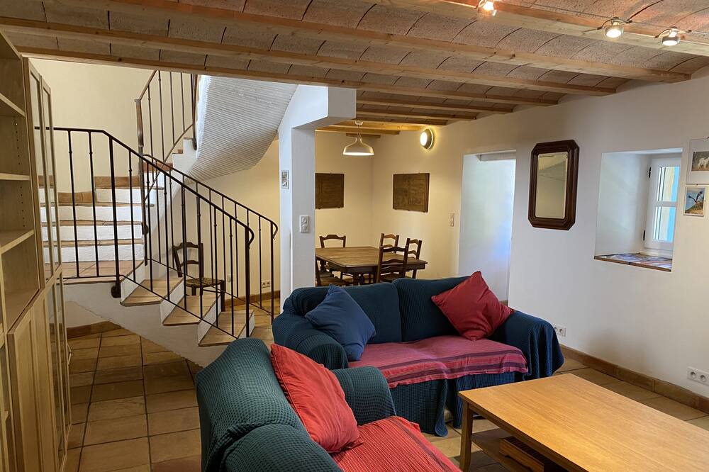 Photo of Livingroom in Saint-Just-et-le-Bezu