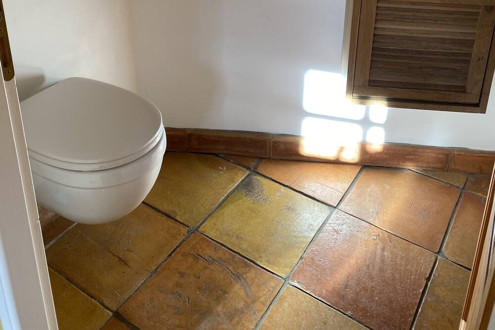 Photo of Bathroom in Saint-Just-et-le-Bezu
