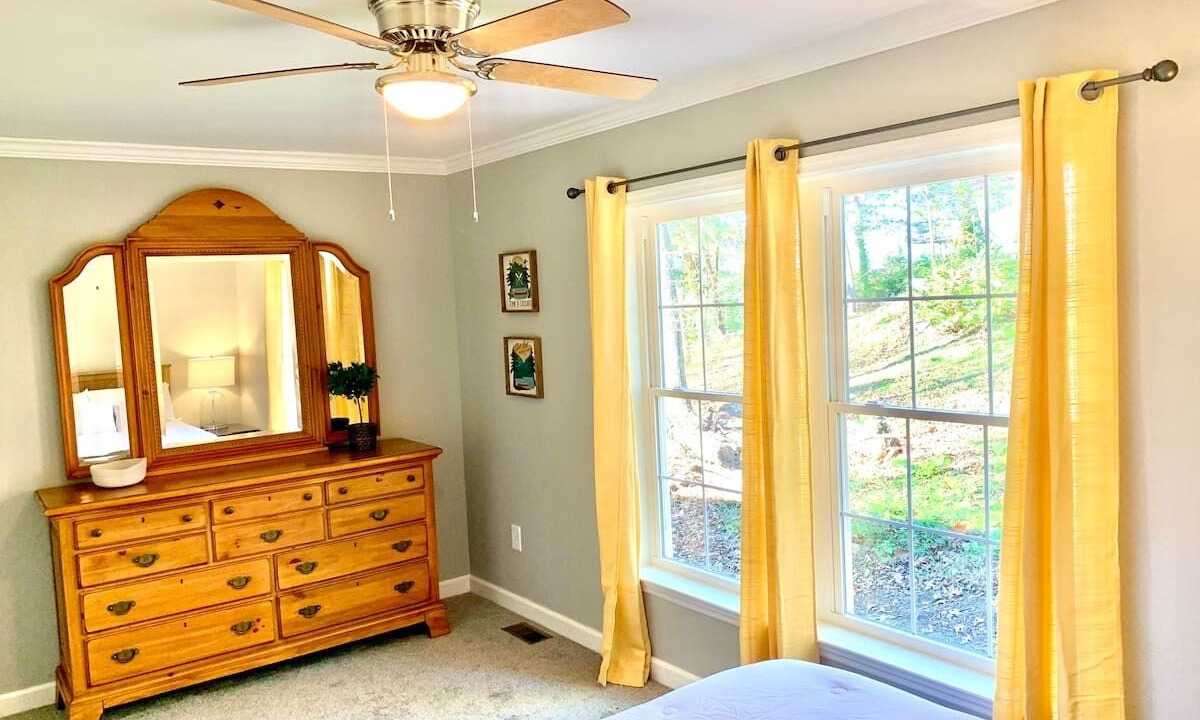 Photo of Bedroom in Oak Hill Park