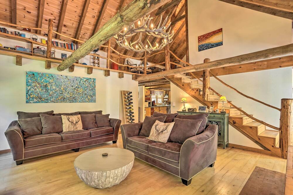 Photo of Livingroom in Town of Colchester