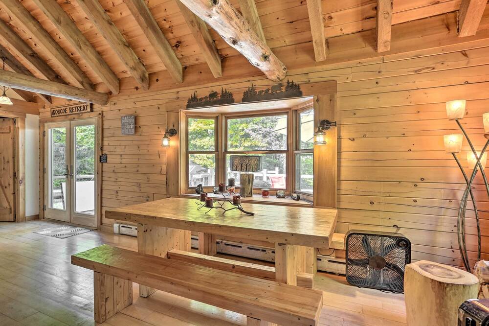 Photo of Livingroom in Town of Colchester