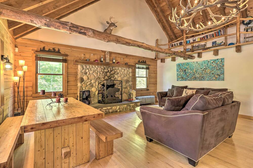 Photo of Livingroom in Town of Colchester