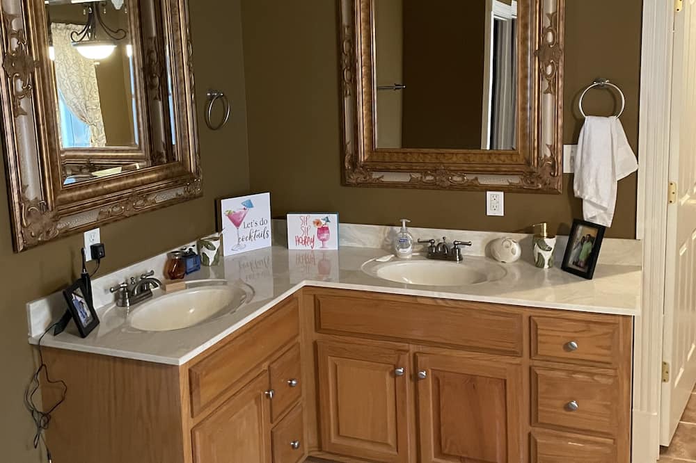 Photo of Bathroom in Cannon