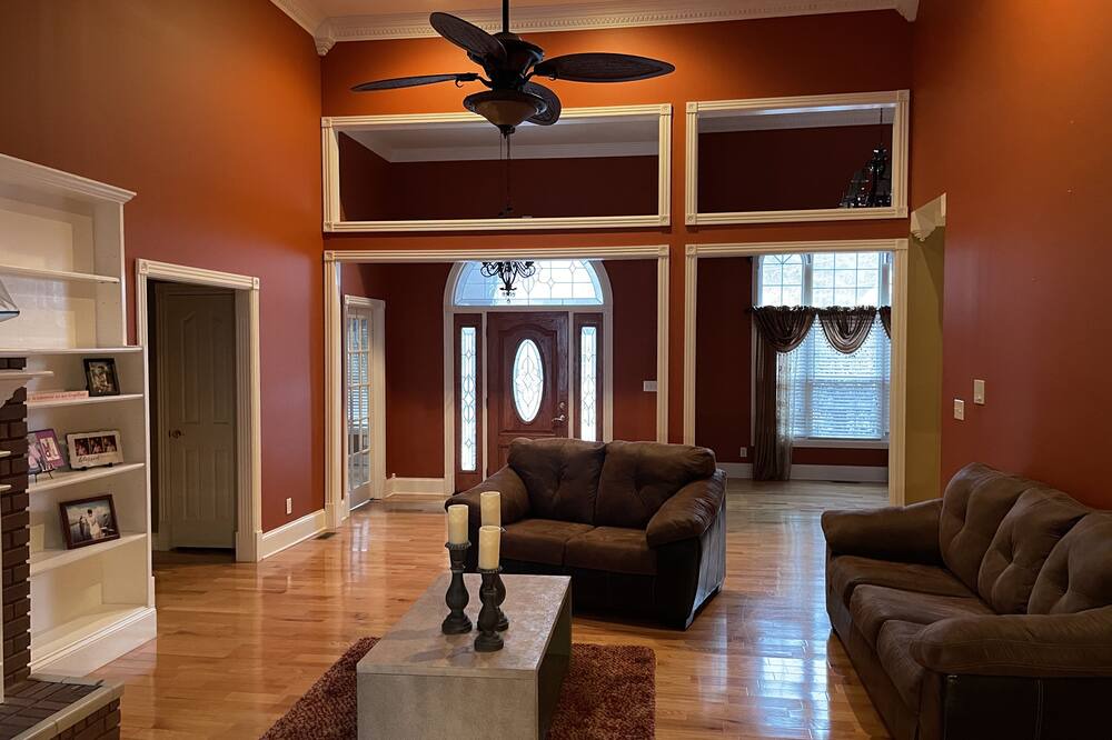 Photo of Livingroom in Cannon