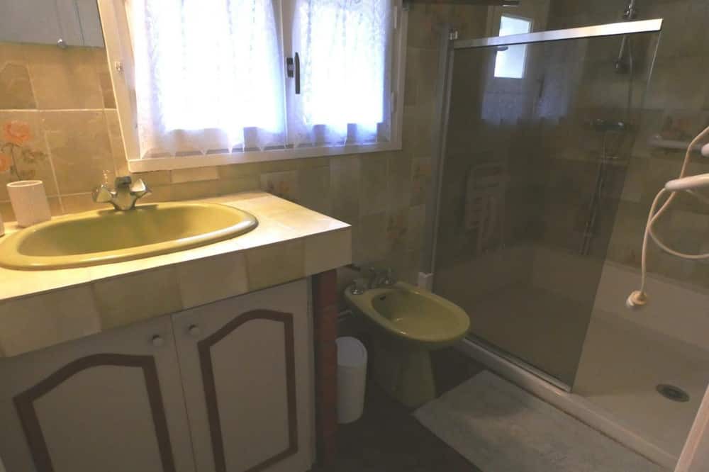 Photo of Bathroom in Bascons