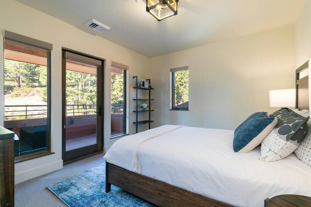 Photo of Bedroom in Crystal Bay