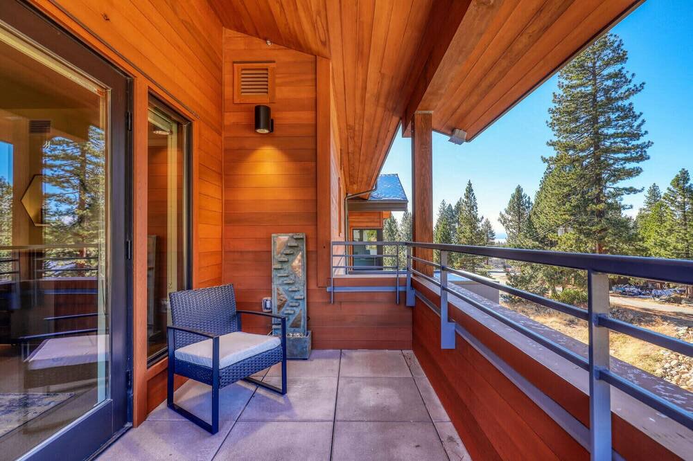 Photo of Patio Balcony in Crystal Bay