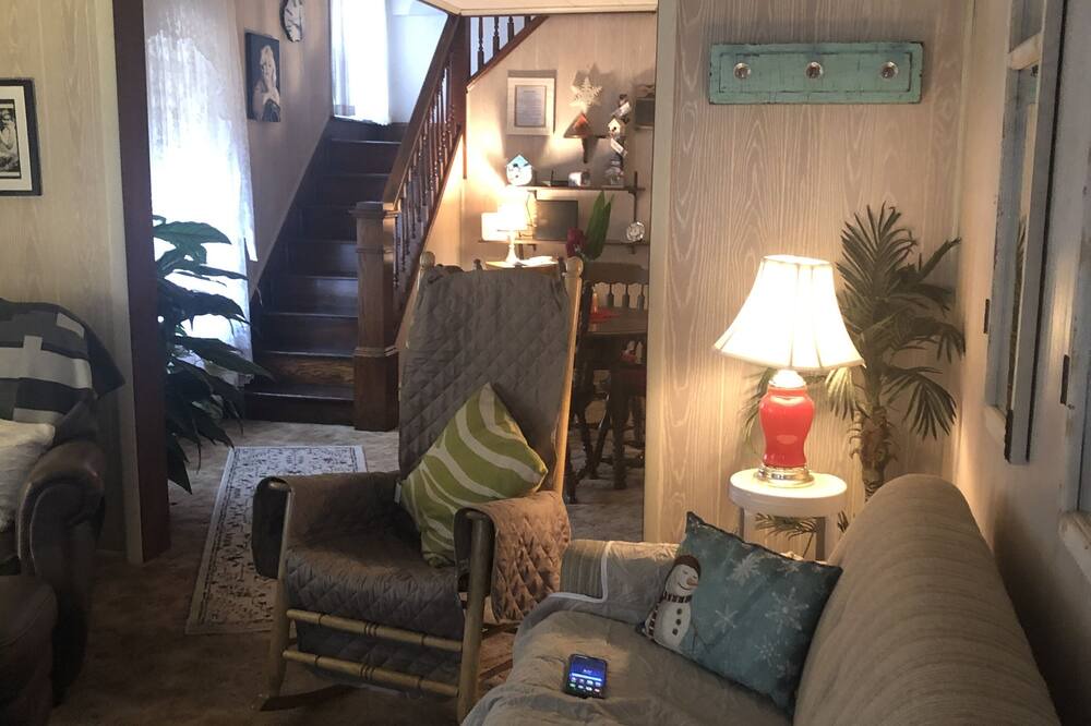Photo of Livingroom in Renovo