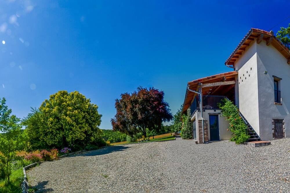 Photo of Outdoor in Lagraulet-Saint-Nicolas