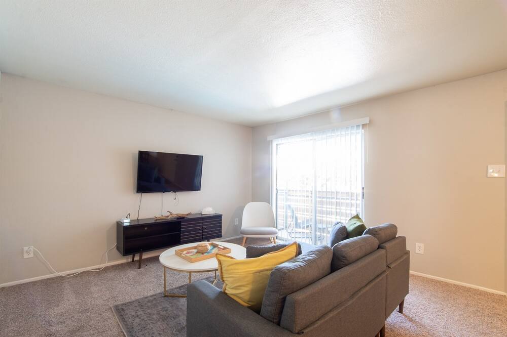 Photo of Livingroom in East Riverside - Oltorf