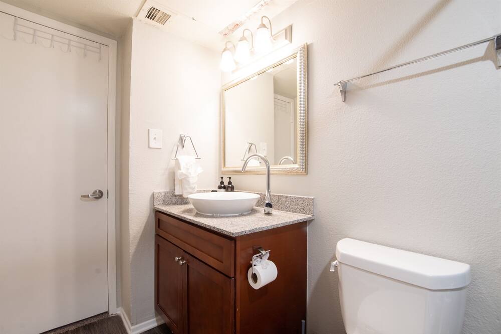 Photo of Bathroom in East Riverside - Oltorf