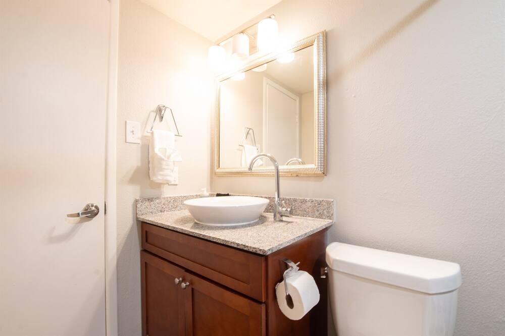 Photo of Bathroom in East Riverside - Oltorf