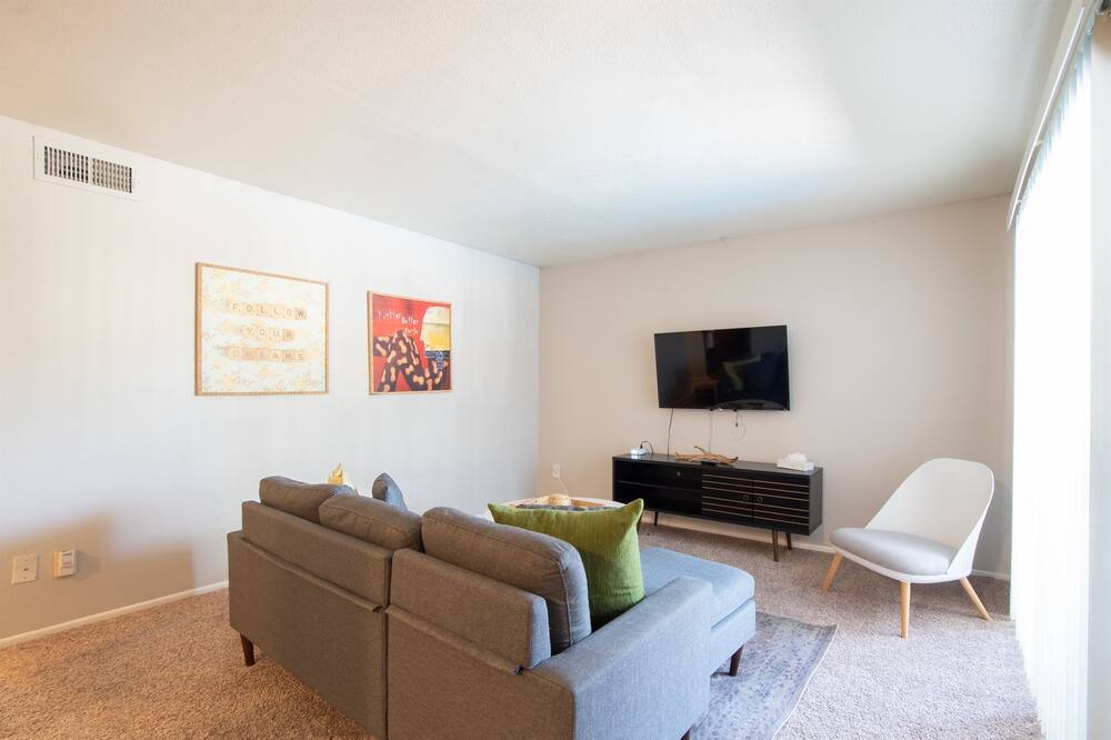 Photo of Livingroom in East Riverside - Oltorf