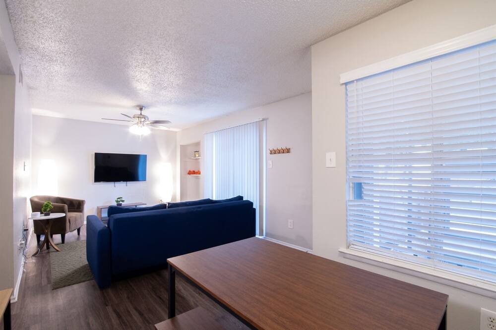 Photo of Livingroom in East Riverside - Oltorf
