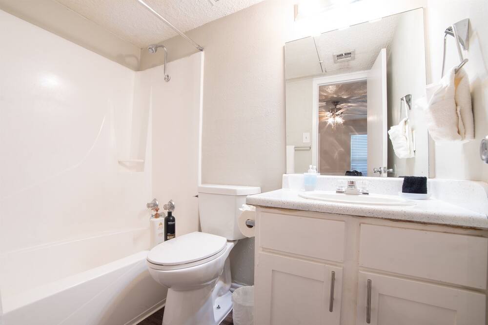 Photo of Bathroom in East Riverside - Oltorf
