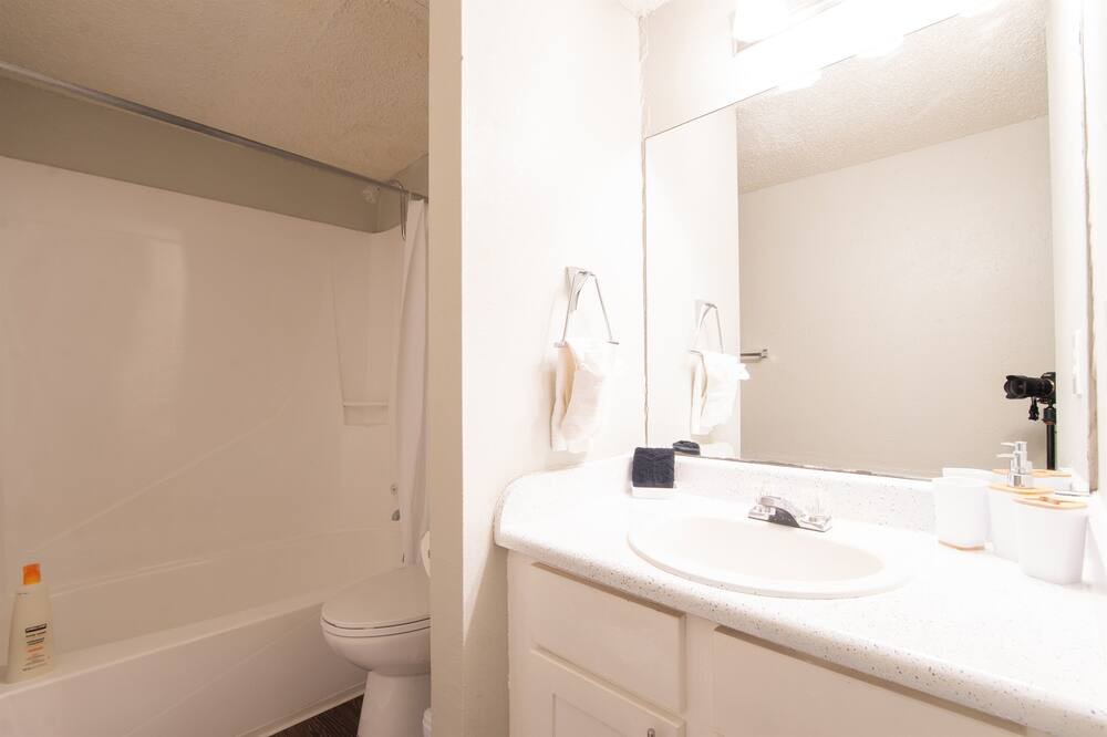 Photo of Bathroom in East Riverside - Oltorf