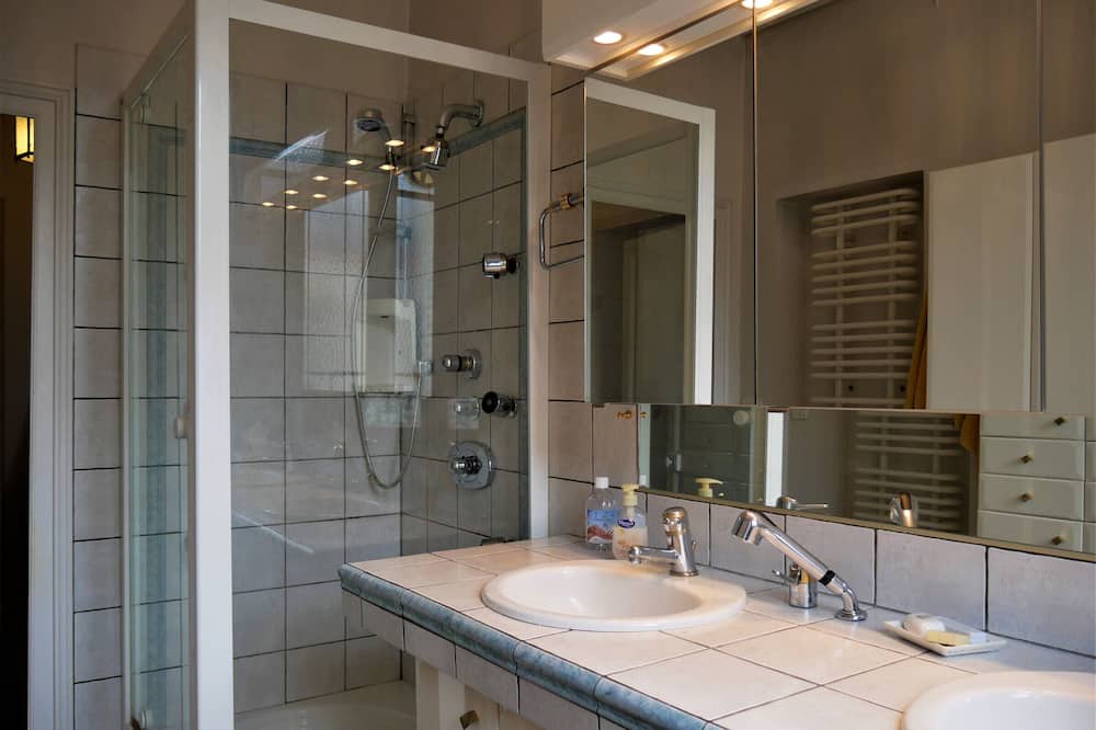 Photo of Bathroom in Chateaudun-Bannier