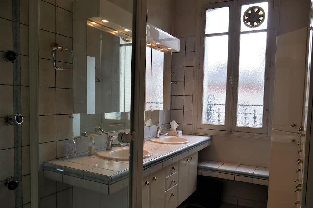 Photo of Bathroom in Chateaudun-Bannier