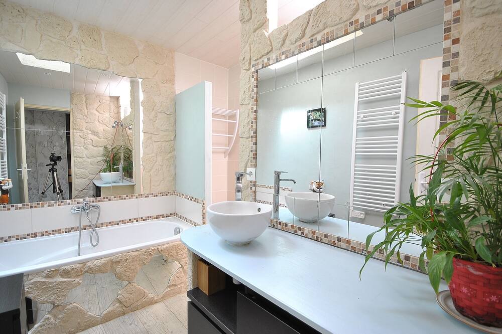 Photo of Bathroom in Saint-Andre-de-Roquelongue