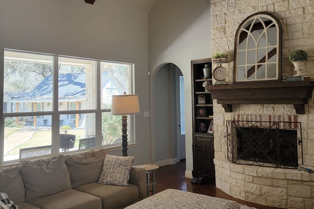 Photo of Livingroom in Hondo