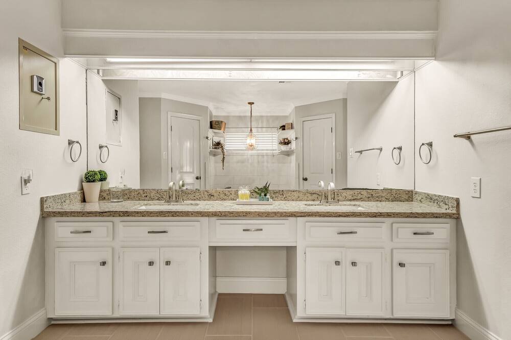 Photo of Bathroom in Seven Coves