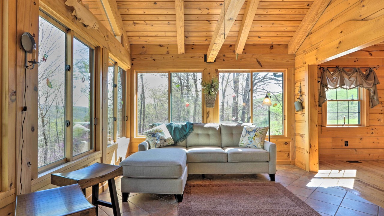 Photo of Livingroom in Rock Harbor