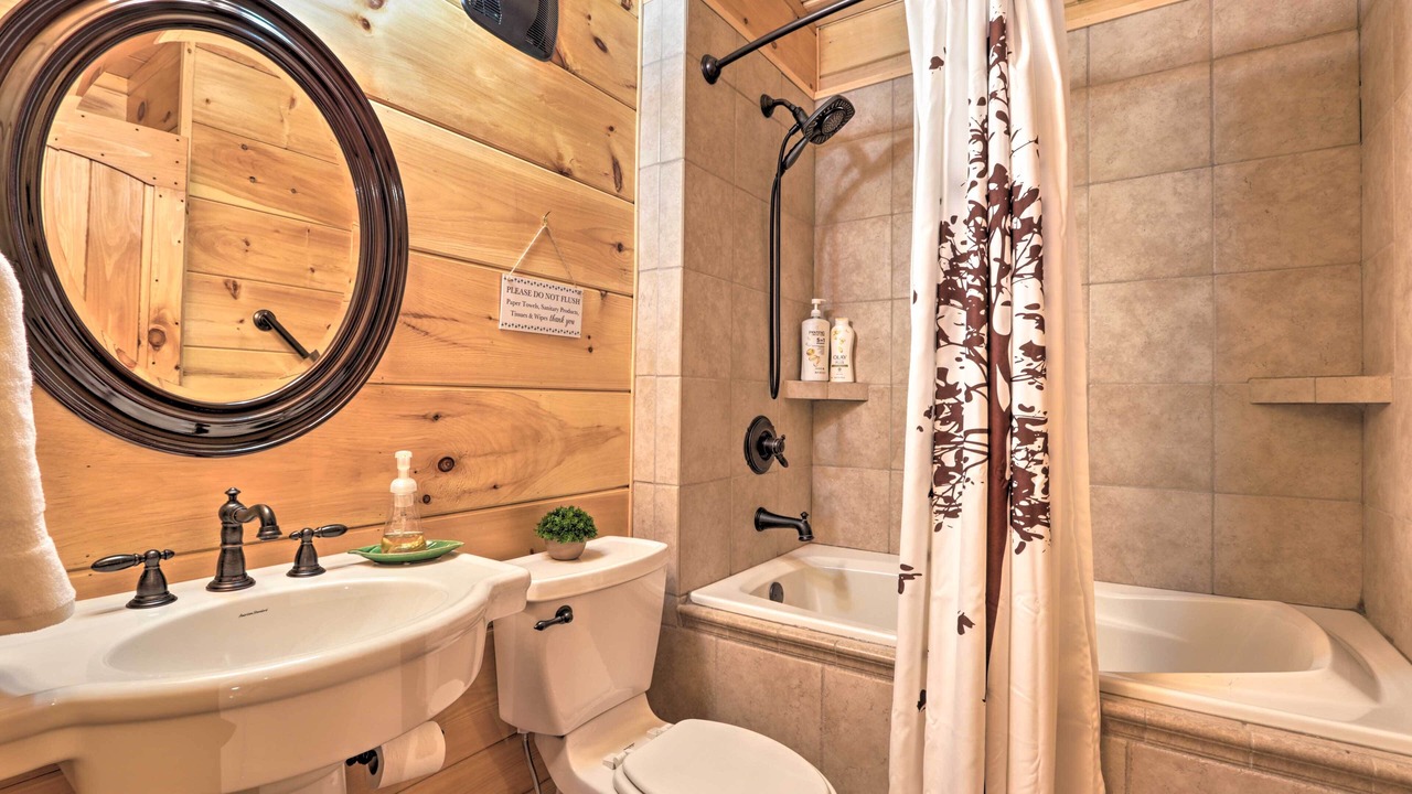 Photo of Bathroom in Rock Harbor