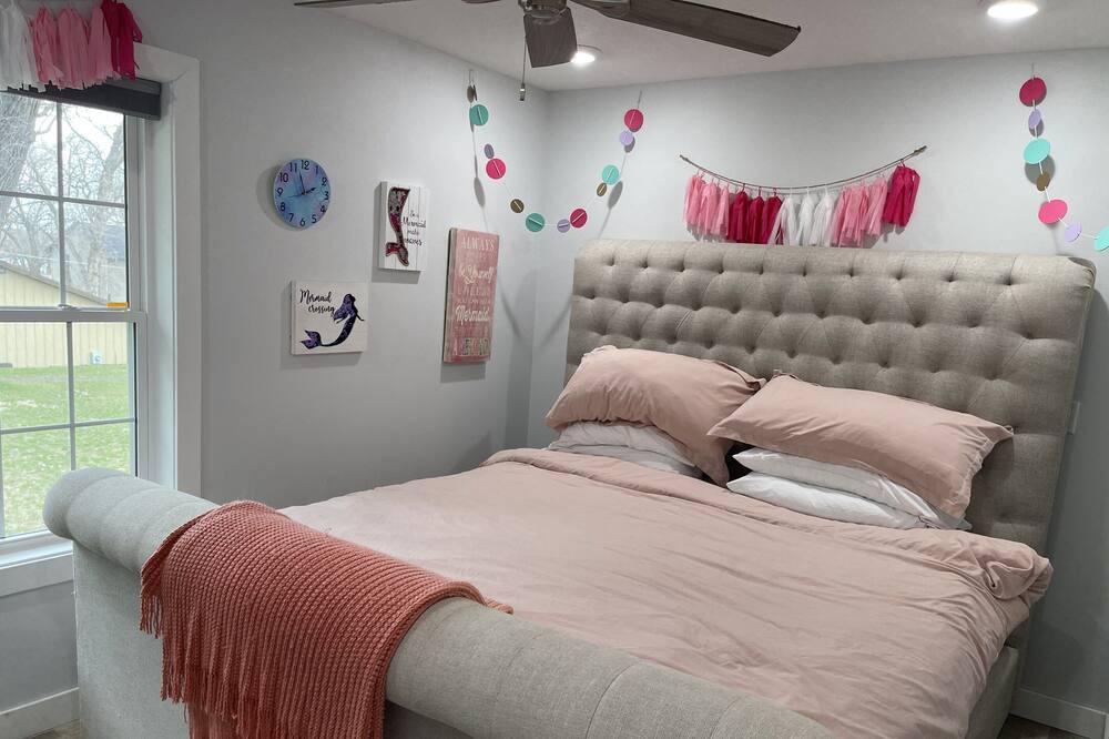 Photo of Bedroom in Spirit Lake