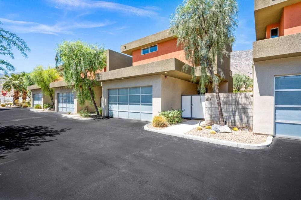 Photo of Outdoor in Canyon Corridor