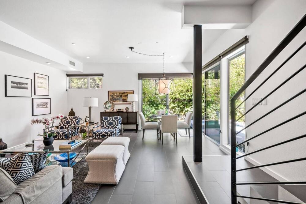 Photo of Livingroom in Canyon Corridor
