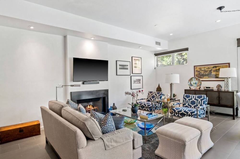 Photo of Livingroom in Canyon Corridor