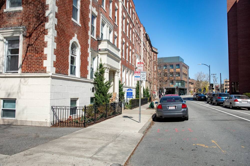 Photo of Outdoor in Neighborhood Nine