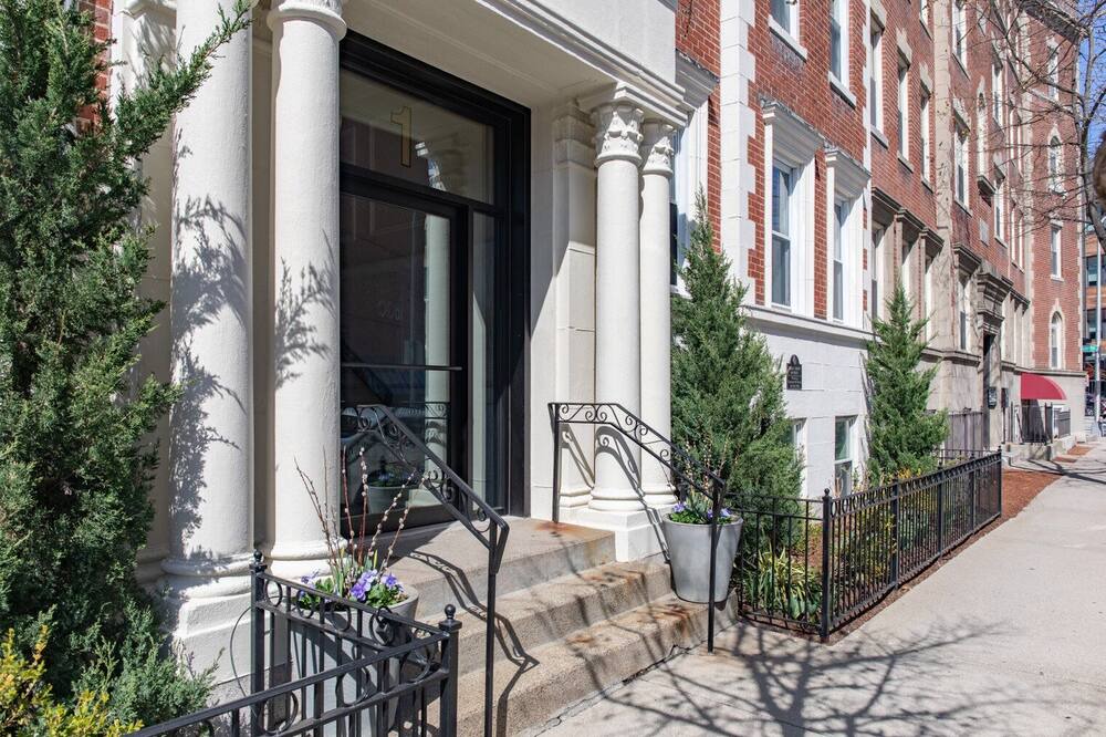 Photo of Outdoor in Neighborhood Nine