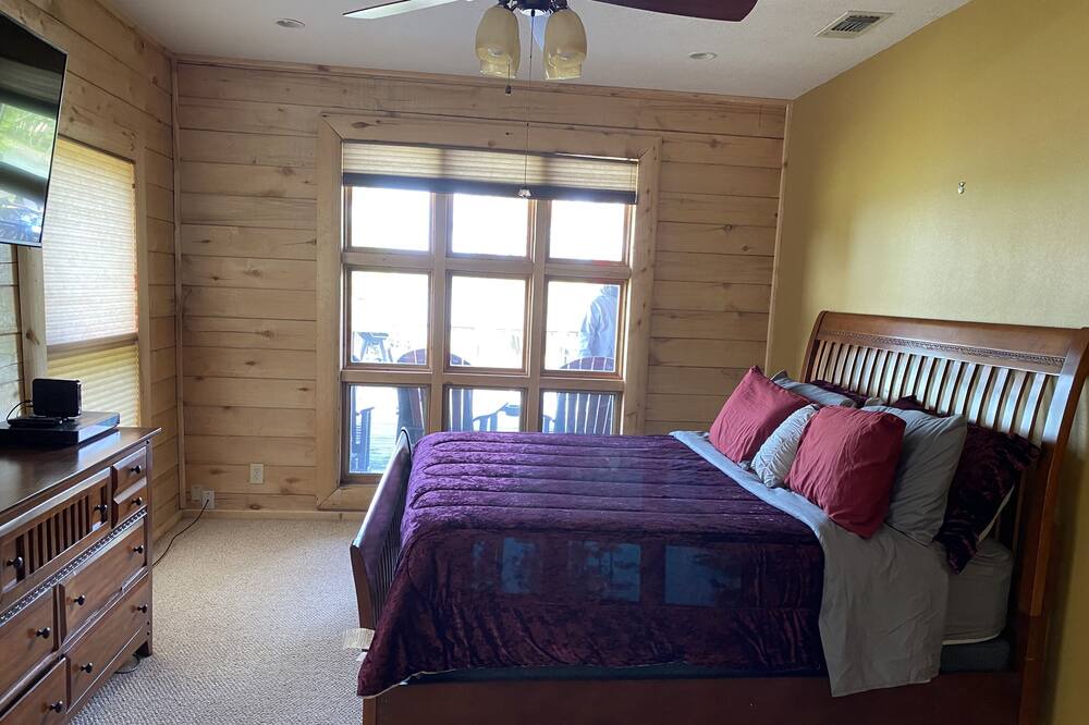 Photo of Bedroom in Broaddus