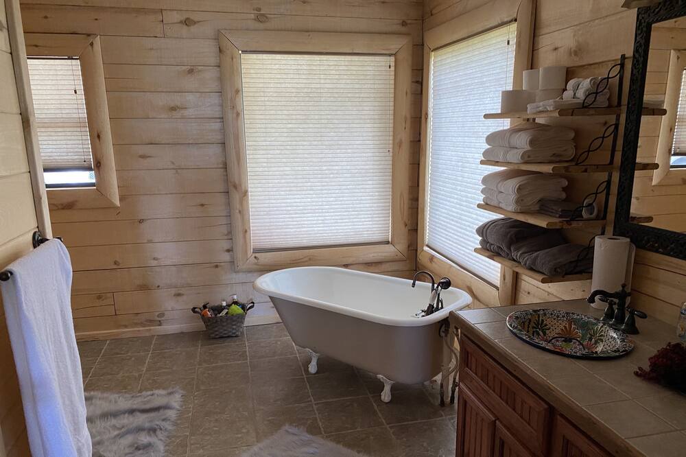 Photo of Bathroom in Broaddus