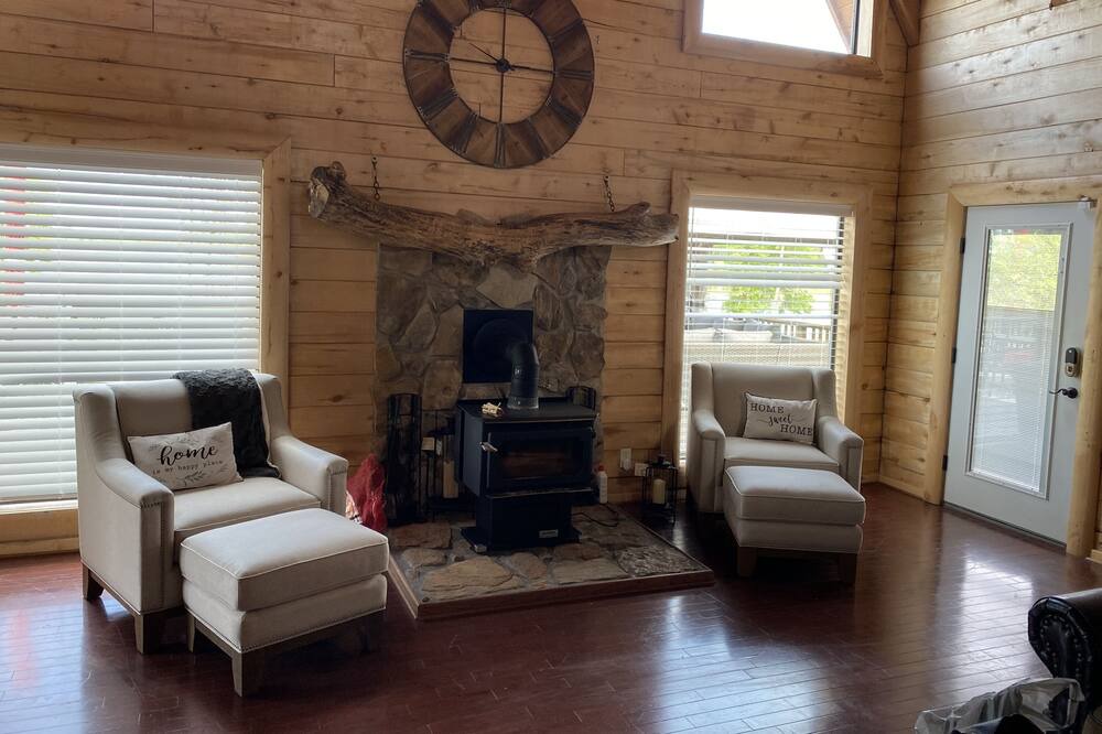 Photo of Livingroom in Broaddus