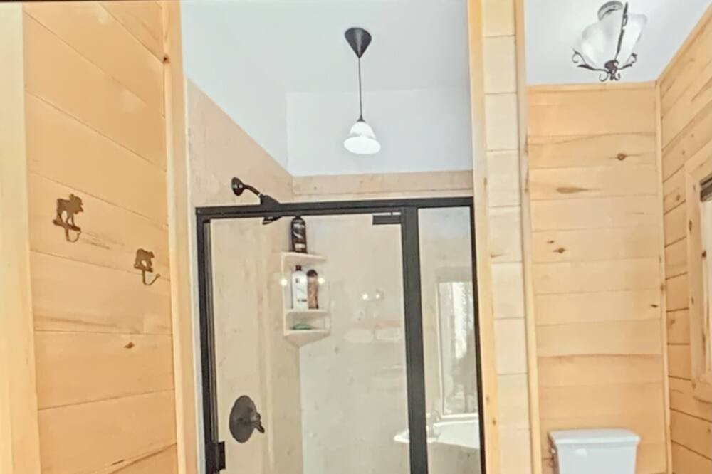 Photo of Bathroom in Broaddus