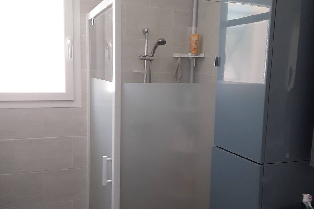 Photo of Bathroom in Congenies