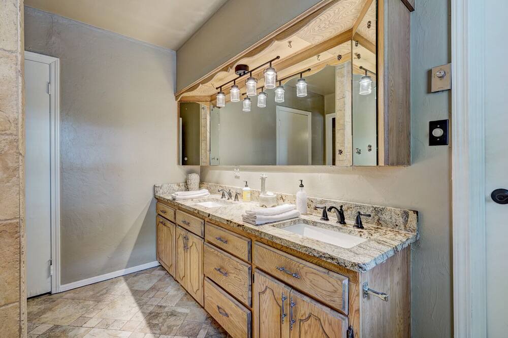 Photo of Bathroom in Paradise Hill