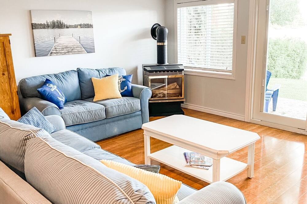 Photo of Livingroom in Orillia
