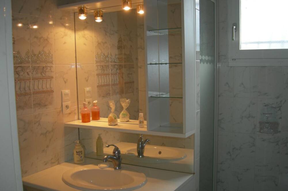 Photo of Bathroom in Pins-Justaret
