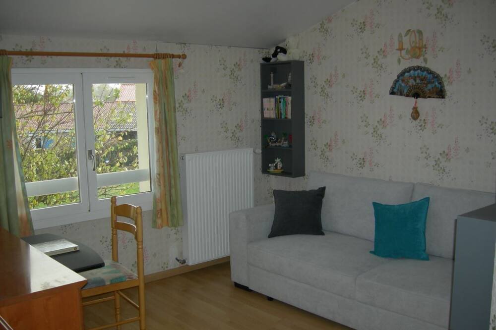Photo of Livingroom in Pins-Justaret