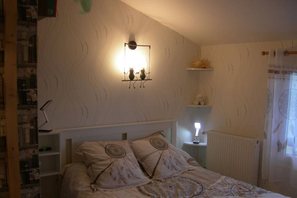 Photo of Bedroom in Pins-Justaret