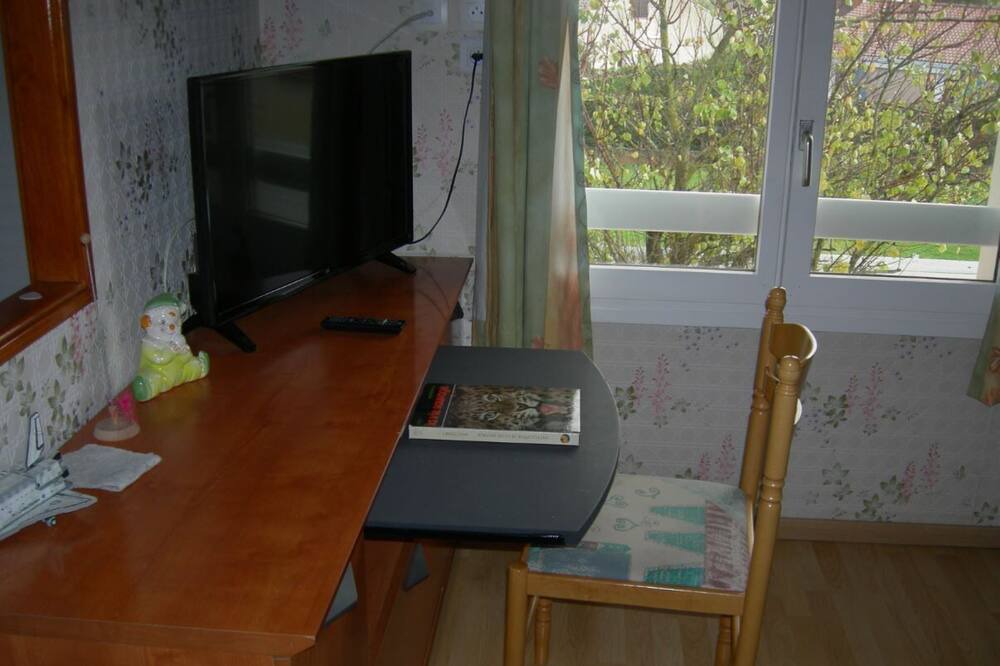 Photo of Bedroom in Pins-Justaret