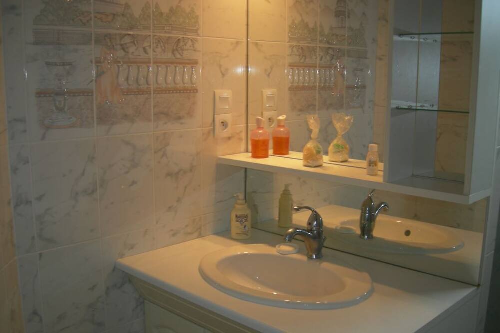 Photo of Bathroom in Pins-Justaret