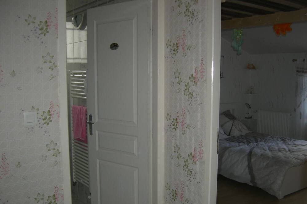 Photo of Bedroom in Pins-Justaret
