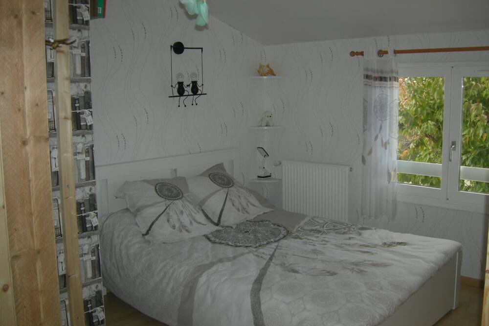Photo of Bedroom in Pins-Justaret
